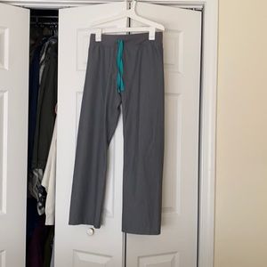 XS petite Graphite Livingston scrub pants